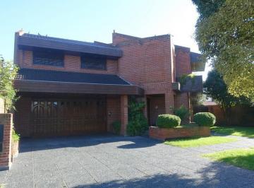 Casa · 481m² · 5 Dormitorios · 4 Cocheras · Venta Chalet 4 Dorm., con Psicina, Mar del Plata, parque Luro