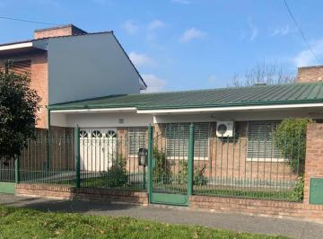 Casa de 4 ambientes, Almirante Brown · Chalet Impecable Una Planta - Adrogue