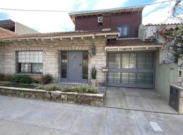 Casa · 168m² · 4 Ambientes · 1 Cochera · Venta de Casa 4 Ambientes