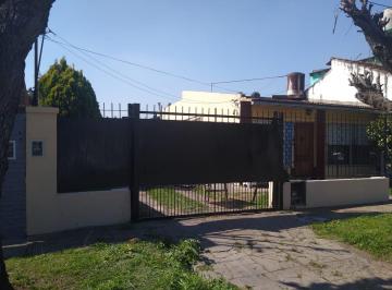 Casa de 3 ambientes, Hurlingham · Hermosa Casa en Villa Tesei, Hurlingham, Sobre Lote Propio. Apta Crédito.