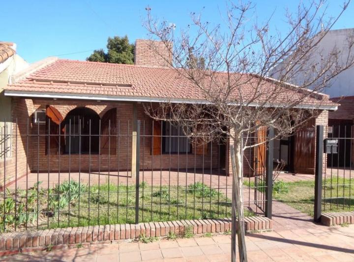 Casa · 130m² · 4 Ambientes · 2 Cocheras