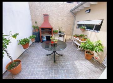 Casa de 4 ambientes, Vicente López · Impecable Dúplex, 4 Amb, Cochera Cubierta y Patio con Parrilla.