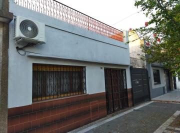 Casa de 3 ambientes, Lanús · Venta. Casa 3 Amb: Patio, Parrilla, Terraza, Cochera y Galpon. Apto Credito!