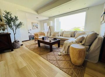 Casa · 237m² · 6 Ambientes · 2 Cocheras · Primera Línea en Montoya