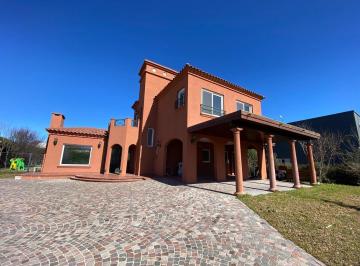 Casa · 290m² · 4 Ambientes · 6 Cocheras · Casa en Alquiler Haras Santa Maria - Los Robles