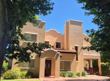 Casa · 1550m² · 6 Ambientes · 2 Cocheras · Venta - Casa - Pilar