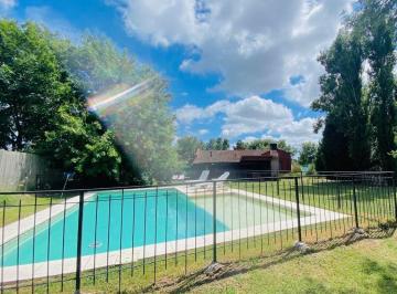 Pileta · Casa en Alquiler 5 Ambientes en Club de Campo Los Palenques, Manzanares