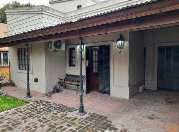 Casa de 4 ambientes, Almirante Brown · Casa en Excelente Ubicación - Adrogue