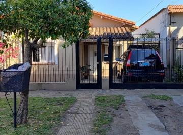 Casa de 5 ambientes, Almirante Brown · Chalet en Venta con Quincho y Pileta