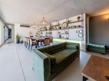 Casa · 241m² · 6 Ambientes · 2 Cocheras · Venta - Casa de Cuatro Dorm. con Patio, Pileta y Cochera Doble - Ricardone