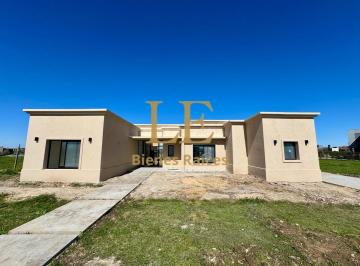 Casa · 200m² · 5 Ambientes · 2 Cocheras · Casa a La Venta en San Sebastian