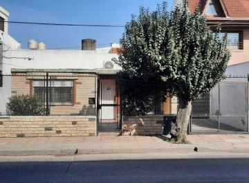Casa de 4 ambientes, Morón · Casa