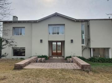 Casa · 500m² · 10 Ambientes · 2 Cocheras · Se Vende Casa en Estancia Q2, Mendiolaza!