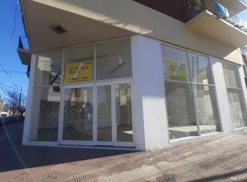 Local comercial · 138m² · Local en Venta y Alquiler en Esquina Totalmente Vidriado Avellaneda