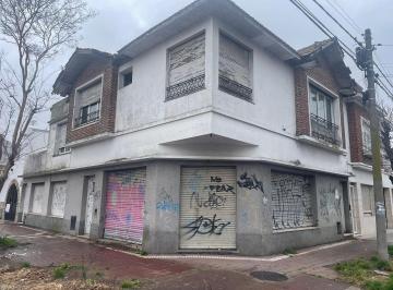 Local comercial · 200m² · 5 Ambientes · Venta Local + 2 Departamentos de 3 Amb!