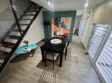 Casa · 135m² · 5 Ambientes · 1 Cochera · Casa en Venta - Impecable!
