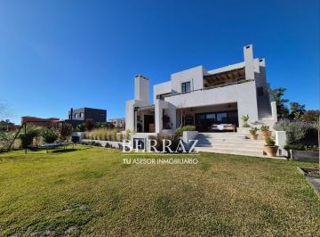Casa · 380m² · 6 Ambientes · 2 Cocheras · Casa Alquiler Temporal 6 Ambientes Al Agua en Laguna Grande Villanueva Lote de 720 m²