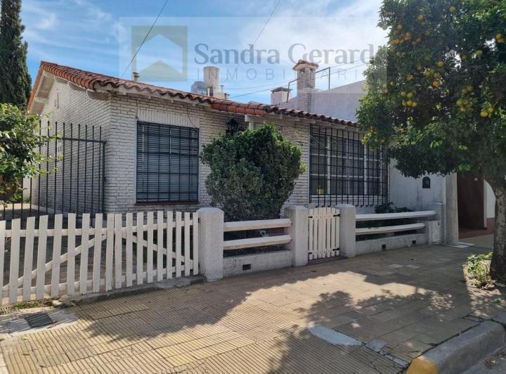 Casa · 95m² · 4 Ambientes · 1 Cochera