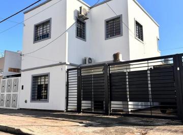 Casa · 120m² · 4 Ambientes · 3 Cocheras · Casa Cuatro Ambientes con Pileta, Quincho y Garage