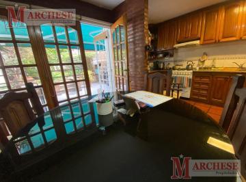 Casa · 115m² · 5 Ambientes · 1 Cochera · Casa en Venta Castelar Norte