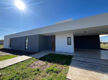 Casa · 143m² · 4 Ambientes · Casa en Lobos - Club de Campo La Federala