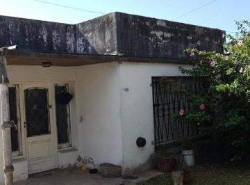 Casa · 70m² · 3 Ambientes · 2 Cocheras · Casa en Venta en R. Calzada