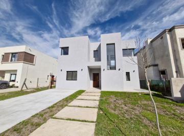 Casa de 5 ambientes, Tigre · Casa en Venta Villa Marina 2 - Barrio Náutico con Amarra.