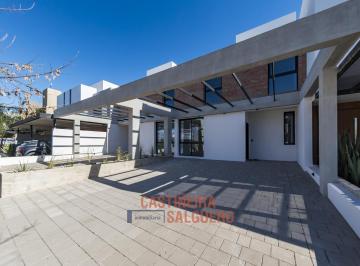 Casa · 184m² · 6 Ambientes · 2 Cocheras · Triplex en Greenville