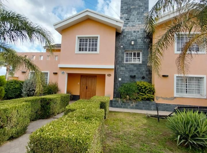 Casa · 320m² · 16 Ambientes · 1 Cochera