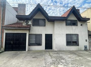 Casa · 180m² · 5 Ambientes · 1 Cochera · Casa en Tolosa