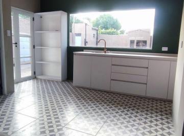 Casa · 100m² · 5 Ambientes · 1 Cochera · Vivienda Céntrica