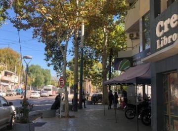 Local comercial · 10m² · 1 Ambiente · 1 Cochera · Bandera de Los Andes 373 a m de Alberdi