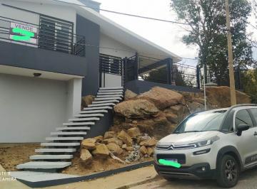 Casa · 132m² · 5 Ambientes · 2 Cocheras · Casa con Dos Dorm. (Con Placar Incluido Las Dos y Una Tiene Balcón Incluido)
