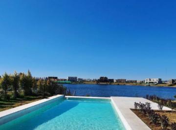 Casa · 273m² · 4 Ambientes · 4 Cocheras · Casa en San Matías Al Agua
