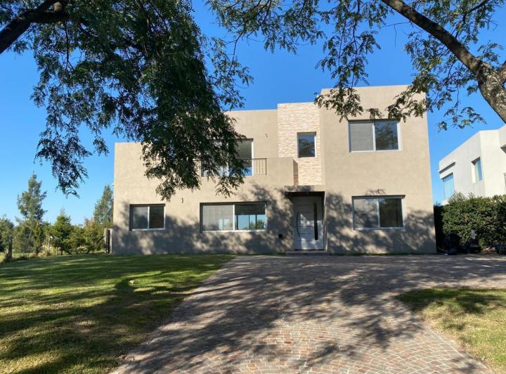 Casa · 226m² · 6 Ambientes