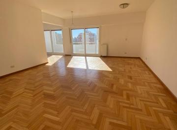 Departamento · 160m² · 8 Ambientes · 1 Cochera · Departamento Cuatro Dorm. con Cochera