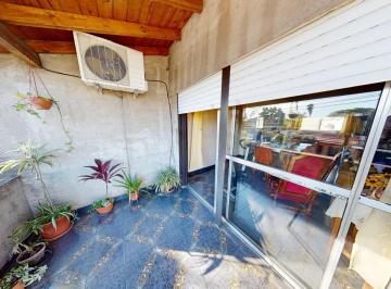 PH · 86m² · 4 Ambientes · Venta PH con Balcon Aterrazado en Caseros