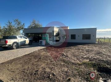 Casa · 220m² · 5 Ambientes · 6 Cocheras · Lote Casa Piscina en San Eliseo Country Golf!