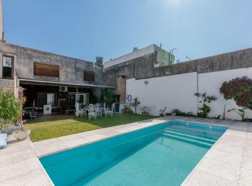 Casa · 182m² · 5 Ambientes · 3 Cocheras · Casa Venta 4 Dorm. - Lisandro de La Torre - con Cocheras y Pileta