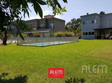 Casa · 350m² · 9 Ambientes · 2 Cocheras · Casa en Venta en El Ombú