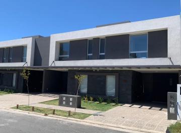 PH · 125m² · 4 Ambientes · 2 Cocheras · Duplex a La Venta en Miradores de Manantiales