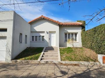 FAE-FAE-694_2 · Casa 3 Dorm.. | Eva Peron Al 1500