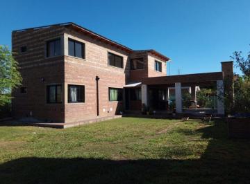Casa · 160m² · 5 Ambientes · Casa 4 Dorm. con Amplio Jardín