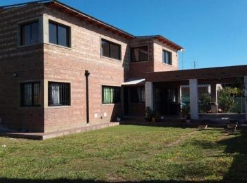 Casa · 160ha · 5 Ambientes · Casa 4 Dorm. con Amplio Jardín