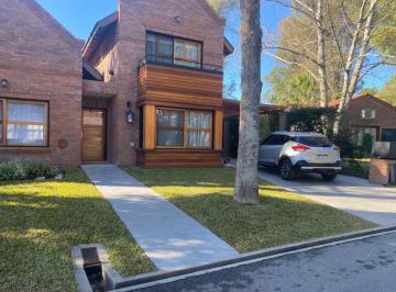 Casa de 6 ambientes, Berazategui · Club El Carmen - 3 Dorm C/pileta - Actualizada