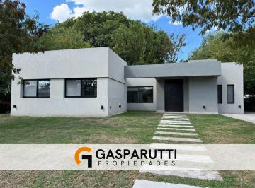 Casa · 220m² · 4 Ambientes · 2 Cocheras · Casa en Venta Barrio San Matias!