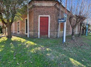 Casa de 4 ambientes, Navarro · Casa Centenaria en El Pueblo de J. J. Almeyra, Navarro.