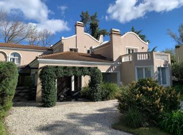 Casa · 383m² · 6 Ambientes · 1 Cochera · Venta Casa en Hurlingham 6 Ambientes