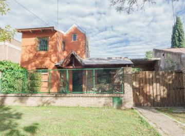 Casa · 92m² · 4 Ambientes · 1 Cochera · Casa en Fisherton