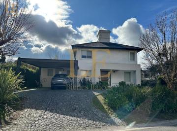 Casa · 220m² · 5 Ambientes · 5 Cocheras · Venta Casa en Barrio Septiembre